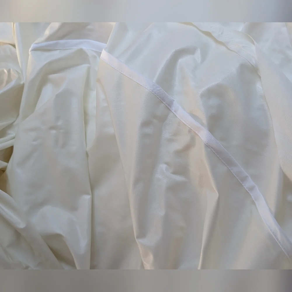NWOT Bed Bug And Dust Mite Mattress Protector Cover, Full Size, White